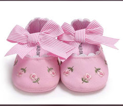 Embroidered Bow Line Shoes