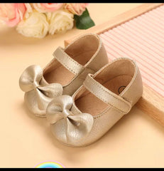 Butterfly bow shoes