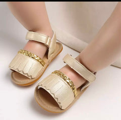 Leather fring Sandal
