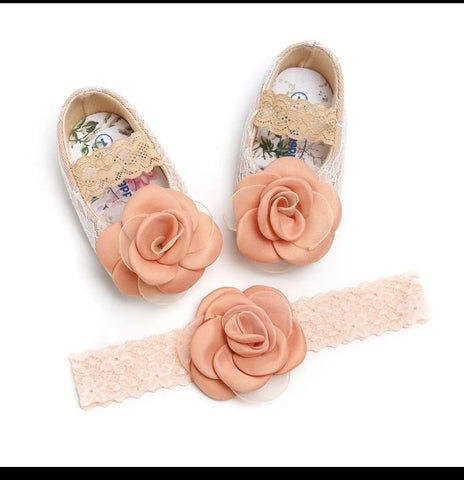 Lace flower shoe with band