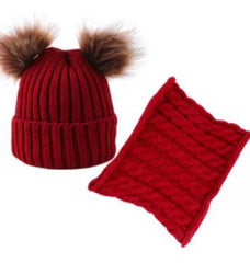 Double pompom with neck-roll